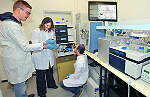 Dr. Dana Reichmann and students in the lab